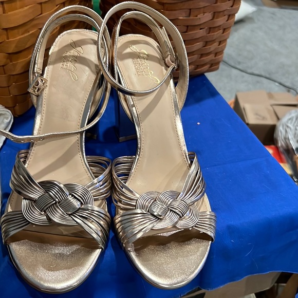 Badgley Mischka Shoes Badgley Mischka Rose Gold Sandal Poshmark